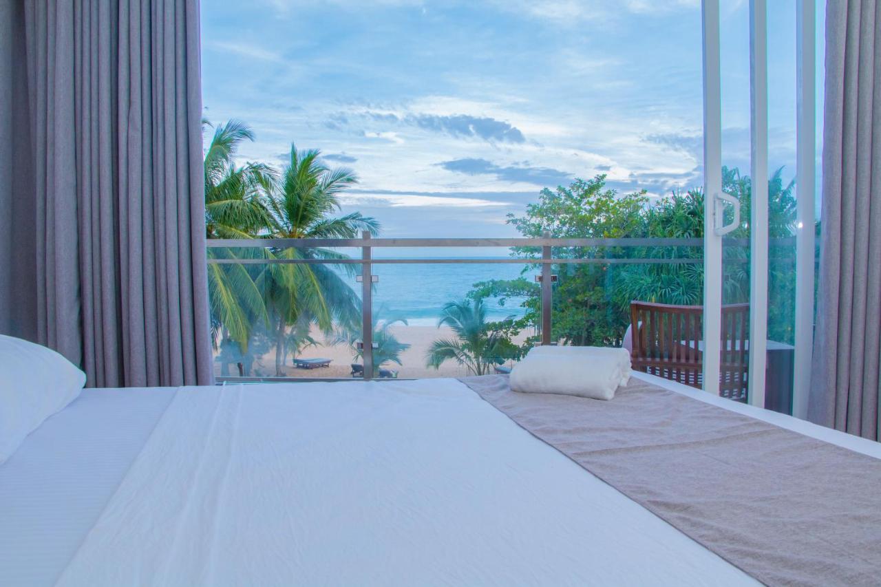 Marakolliya Beach Resort Tangalle Exterior photo