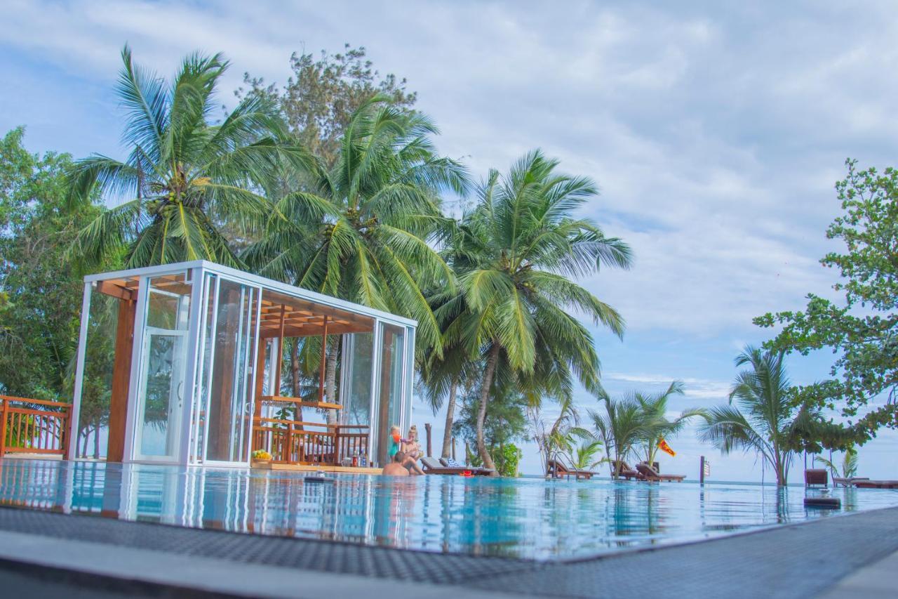 Marakolliya Beach Resort Tangalle Exterior photo