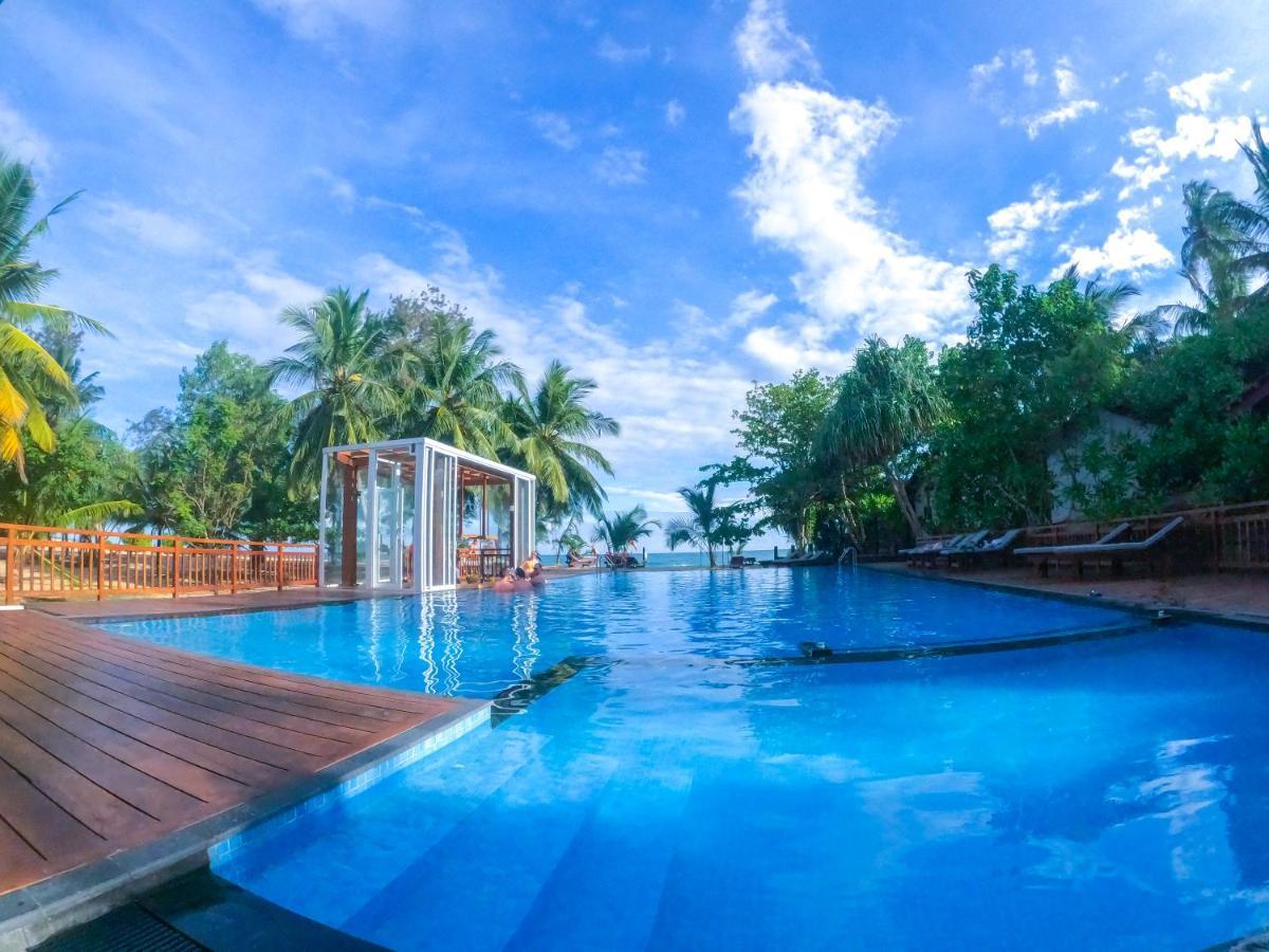 Marakolliya Beach Resort Tangalle Exterior photo