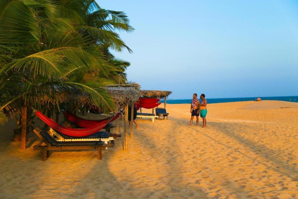 Marakolliya Beach Resort Tangalle Exterior photo