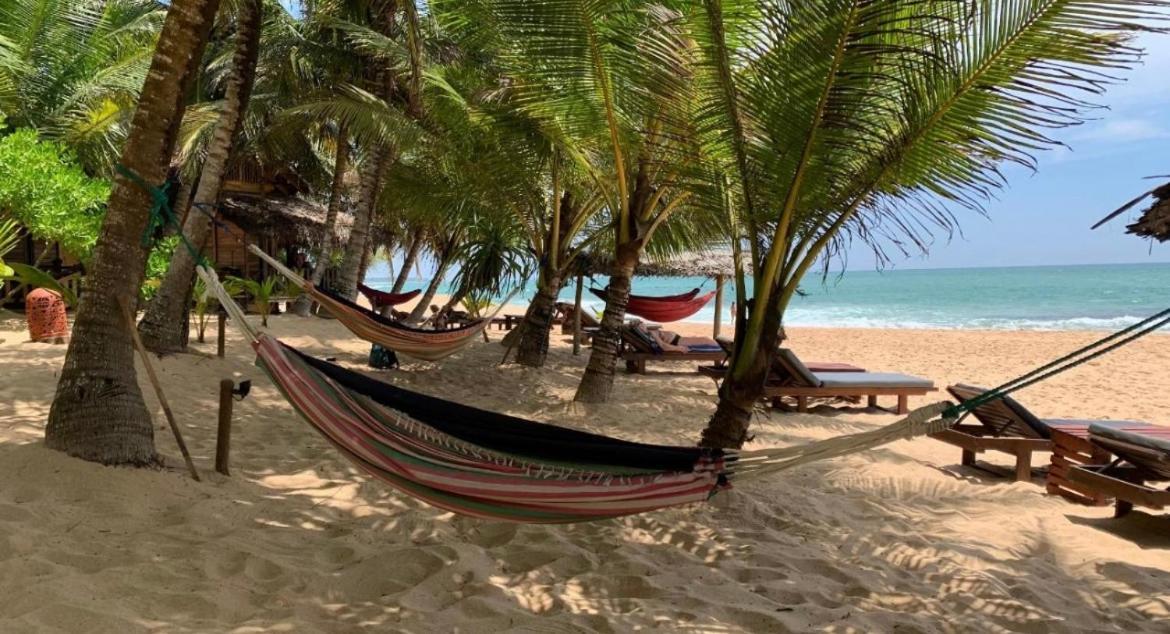 Marakolliya Beach Resort Tangalle Exterior photo